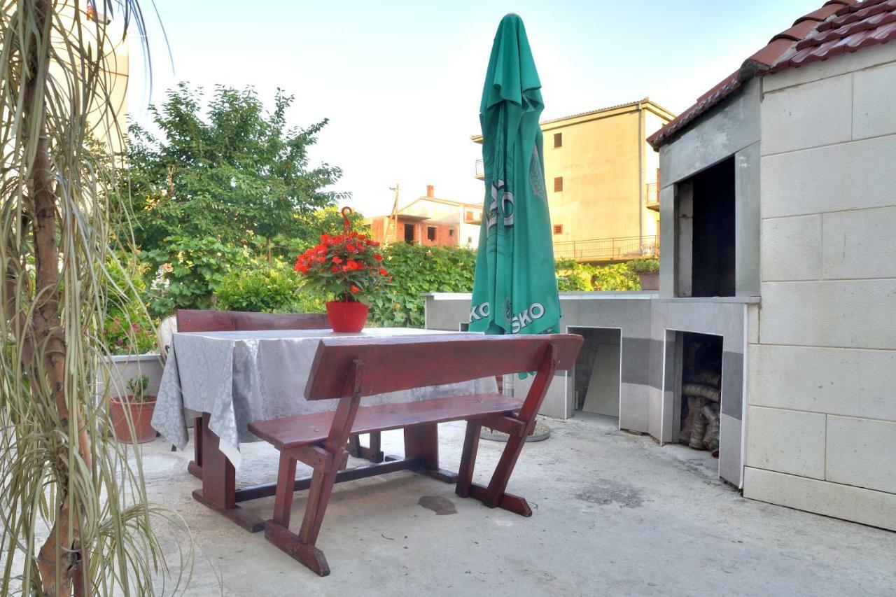 Red Rose Apartment Split Exterior photo