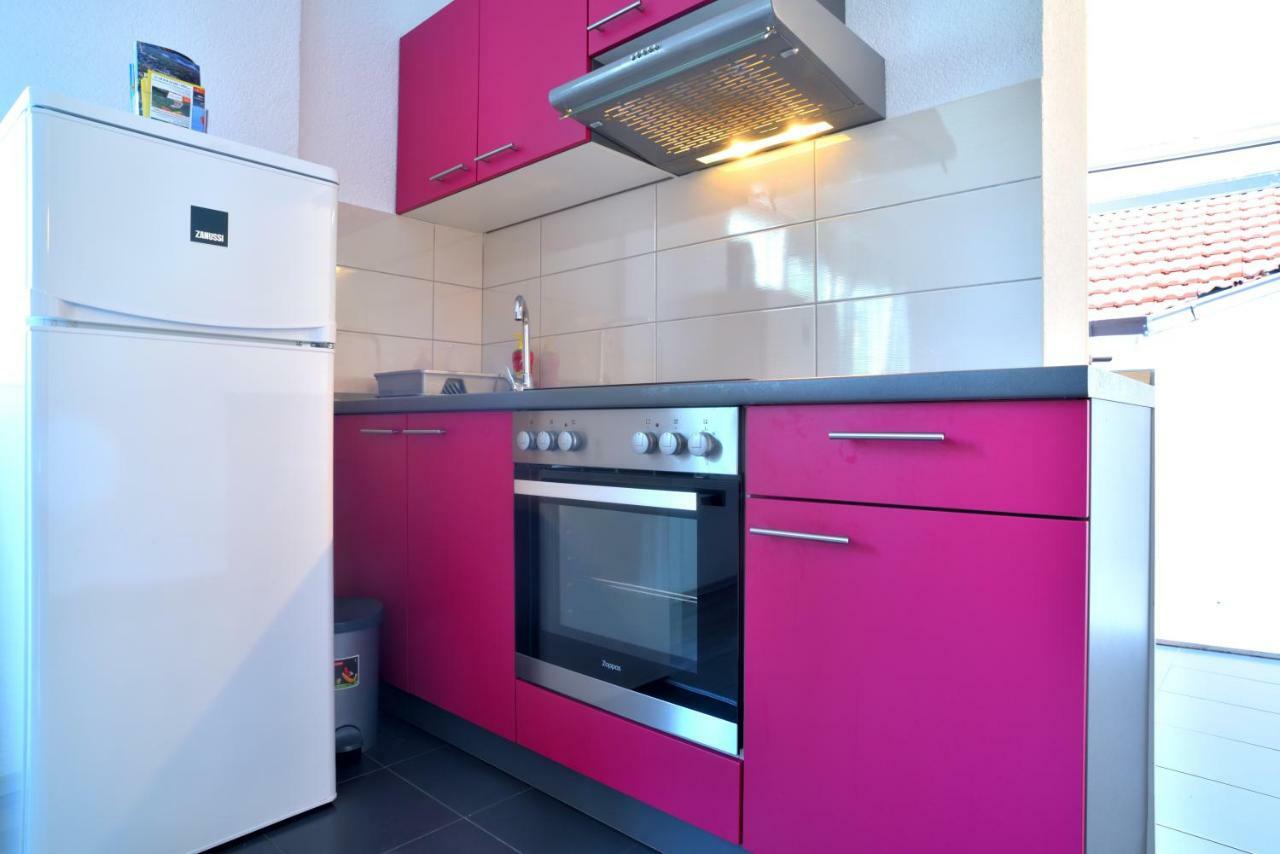 Red Rose Apartment Split Exterior photo